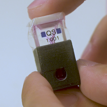 Inserting the cuvette into the printed base