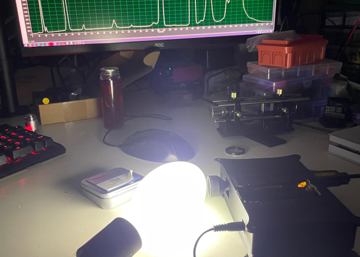 Mercury-vapour lamp very close to the input slit