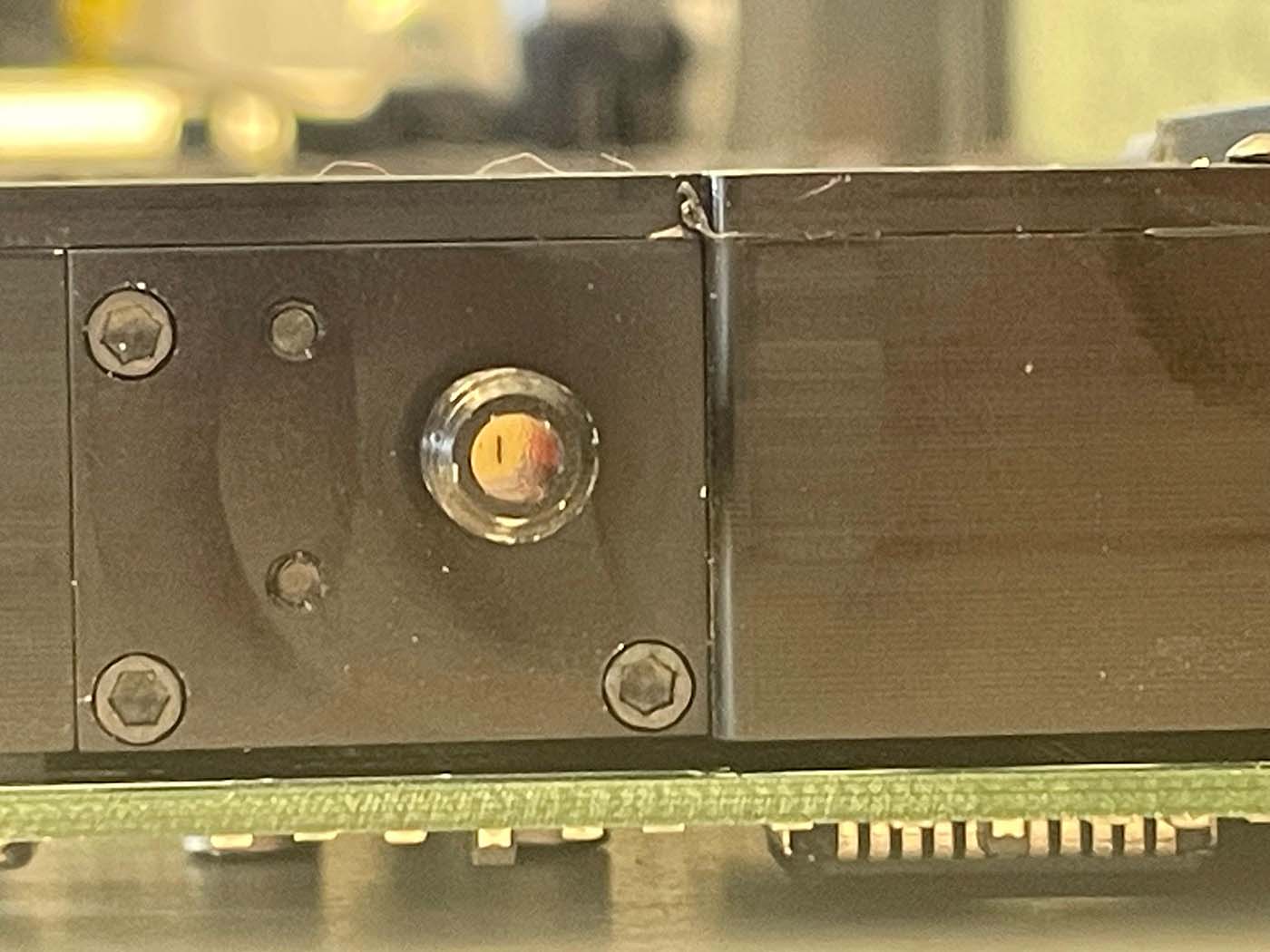 Close-up of the input with 50 µm slit